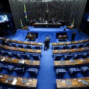 Senado tem projeto para antecipar feriados para as segundas