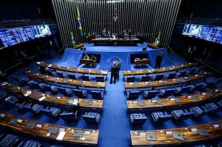 Senado tem projeto para antecipar feriados para as segundas