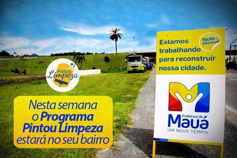 Para deixar marca, prefeitos mudam cor, trocam placa e pintam poste