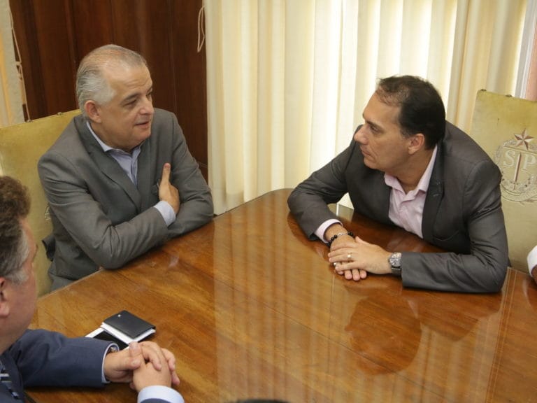 Quatro prefeitos ignoram Consórcio e têm agenda com governador
