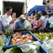 Morador de Santo André troca reciclável por alimento