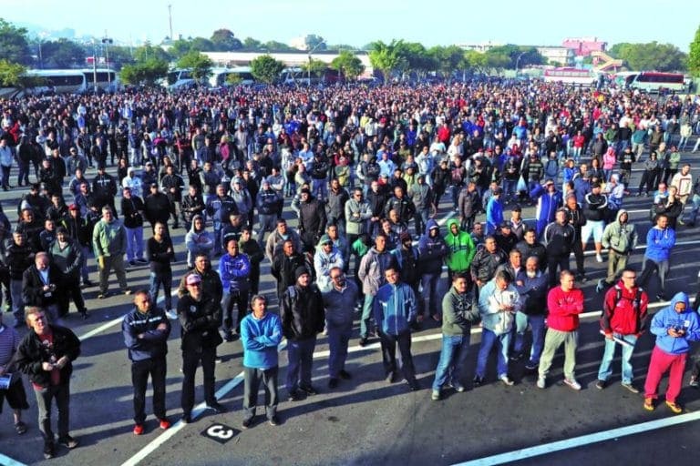 Sem acordo, greve na Mercedes-Benz é mantida