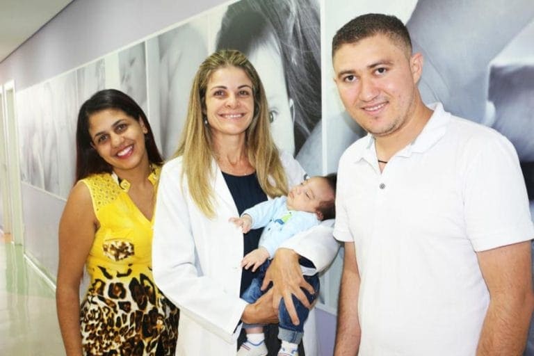 Casal com alteração no gene tem filho saudável após tratamento na FMABC