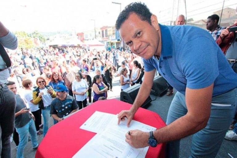 Donisete Braga entra na Justiça Eleitoral contra Atila Jacomussi