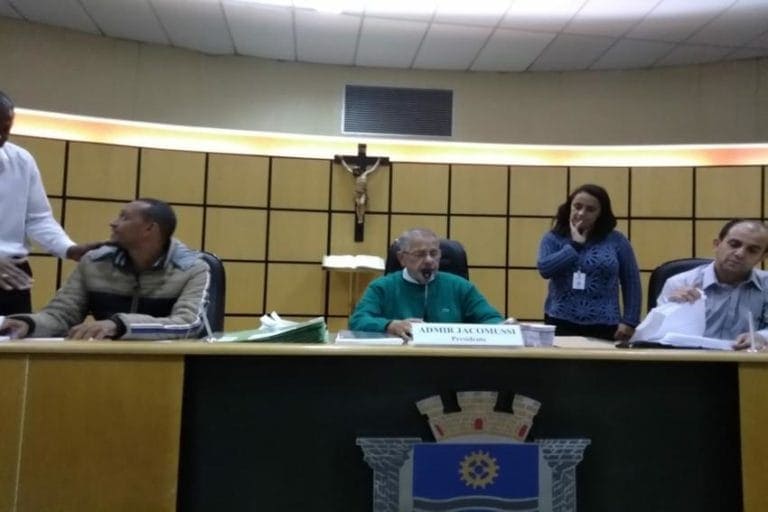 Câmara rejeita pedido de impeachment de Atila