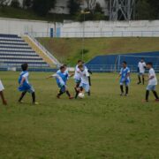 Meninos de Ouro vivenciam dia de atleta profissional no Bruno Daniel