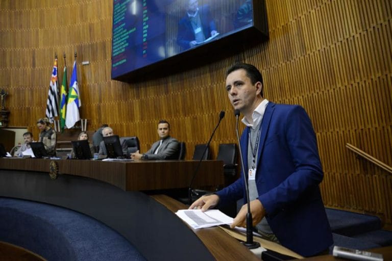 Santo André oficializa reajuste salarial para servidor