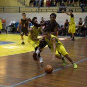 Em jogo emocionante, São Vicente vence Santo André no basquete