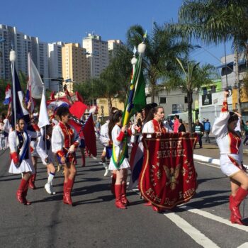 Campanha eleitoral e rumos do governo Auricchio dão tom do desfile de 7 de setembro