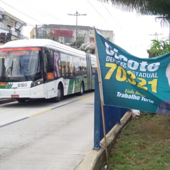 Candidatos a deputado de Santo André colocam propaganda em locais proibidos