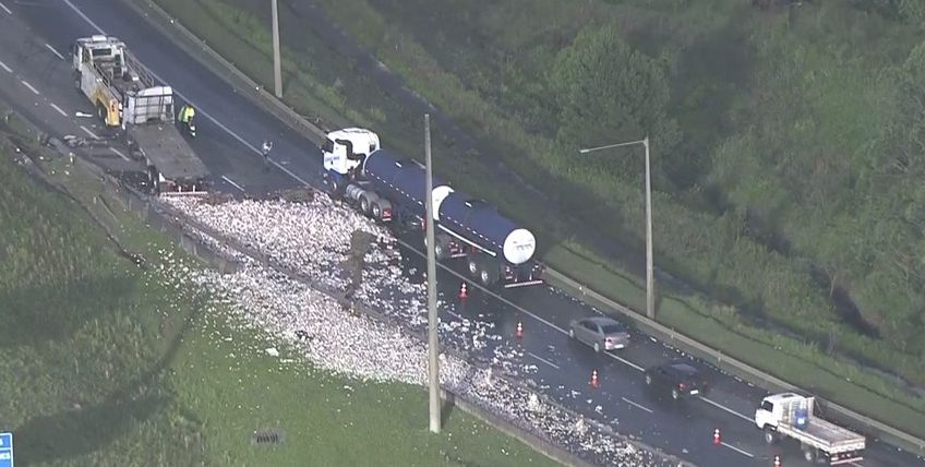 Acidente com caminhão de cerveja no Rodoanel deixa três feridos