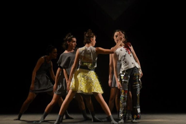 Sabina recebe no sábado espetáculo de dança com figurino criado por alunos