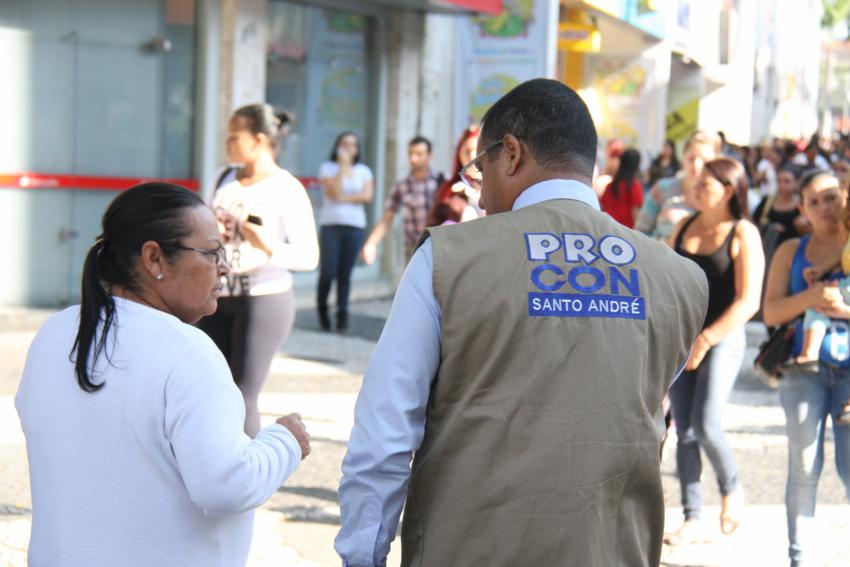 Procon Móvel atende na rua Coronel Oliveira Lima nesta quarta-feira