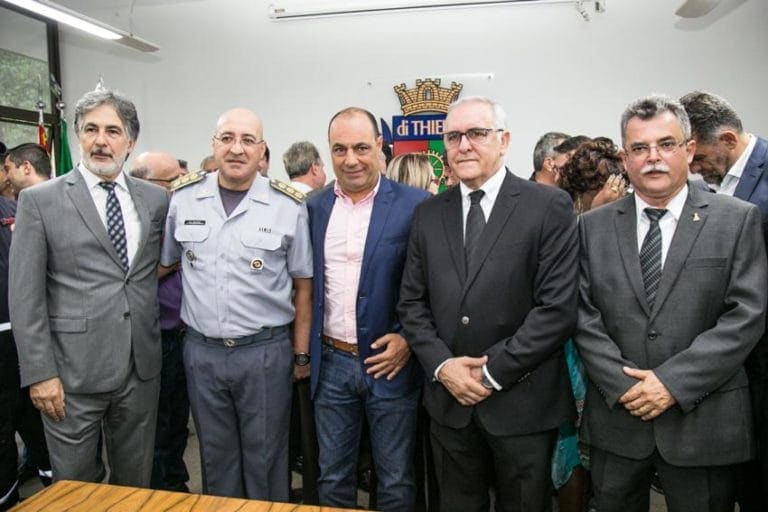 opositores