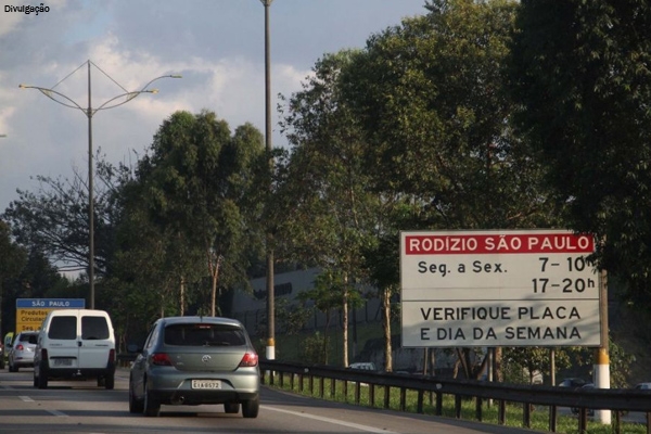 Rodízio de veículos volta a valer em São Paulo