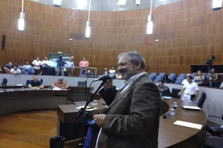 Marcos da Farmácia assume como vereador e diz que será independente