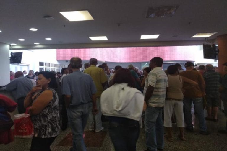 Moradores sofrem com superlotação no Hospital das Clínicas de S.Bernardo