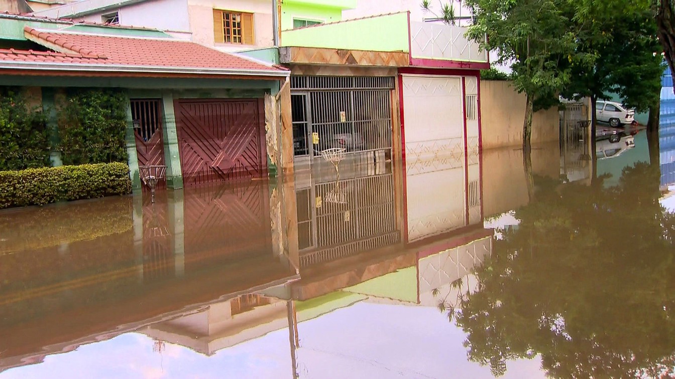 Moradores do Rudge dizem que bombas do piscinão funcionaram só 6h após enchente