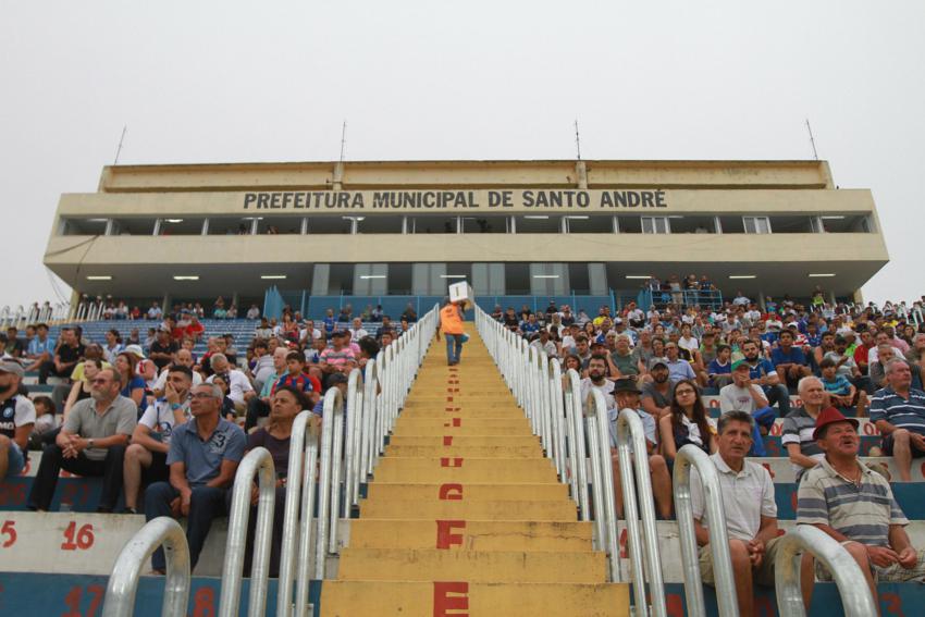 Ingresso para Sto.André e Água Santa é trocado por PET; mil foram retirados