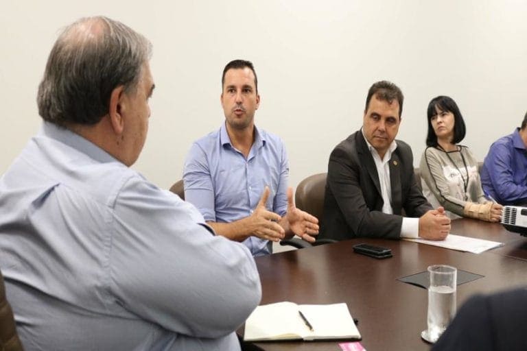Lauro Michels apresenta propostas para construir novo hospital