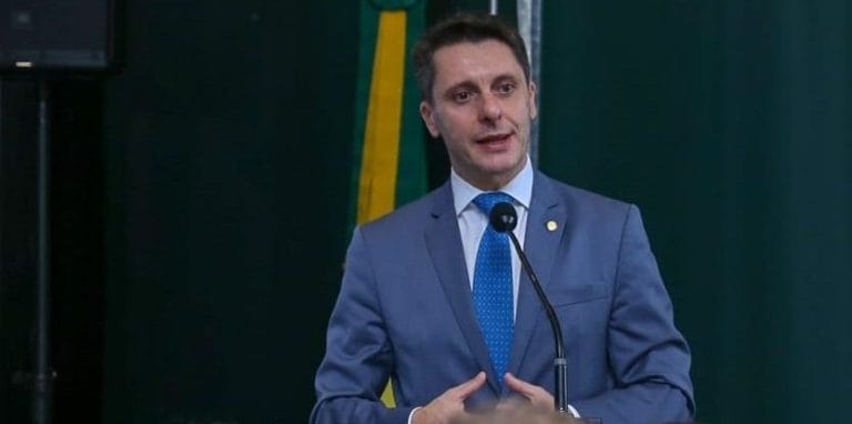 Alex Manente assume Frente Parlamentar de Química e defende desburocratização