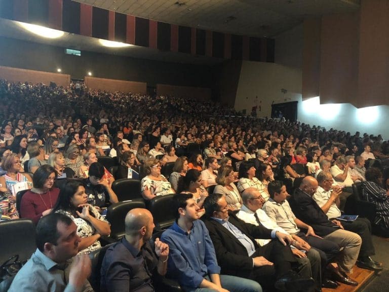 Auricchio anuncia abono a professores com 12 parcelas no ano