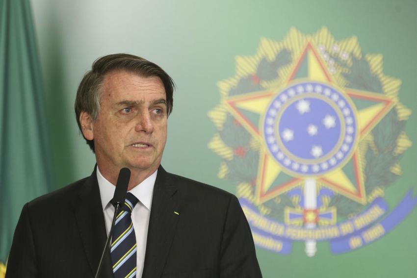 Bolsonaro cria 13º salário para o Bolsa Família