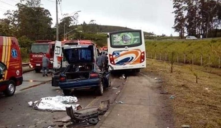 Em São Bernardo, acidente entre veículo e ônibus deixa 2 mortos e 5 feridos