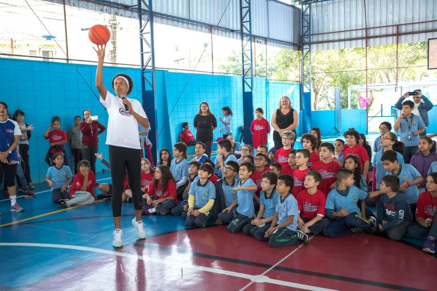 Escolas de Sto.André recebem medalhista olímpica de basquete