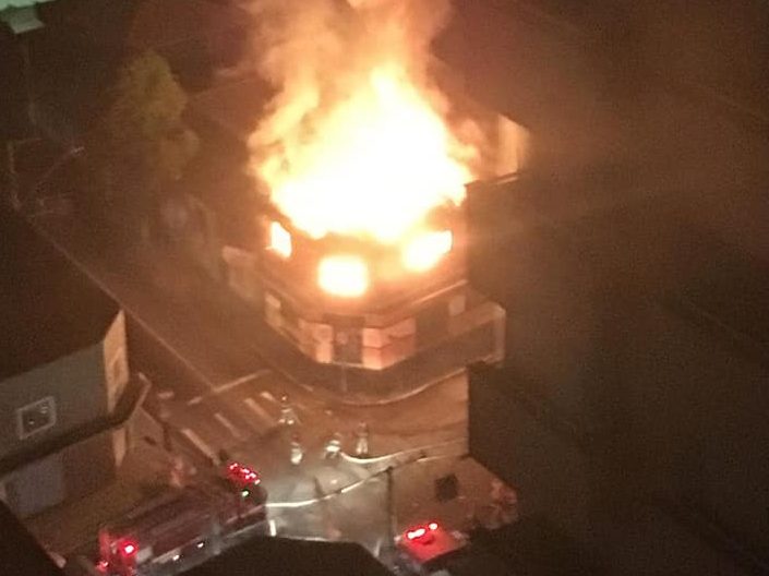 Casa noturna de Sto.André que fica na rua de um grave acidente no domingo pega fogo