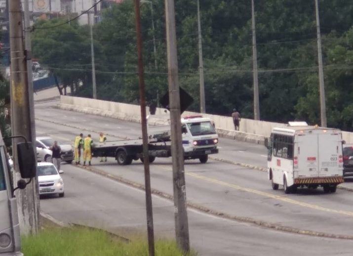 Acidente em São Bernardo envolve quatro carros e deixa uma vítima