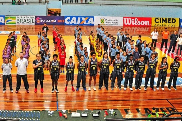 Alunas da rede municipal participam de festival da Liga de Basquete Feminino