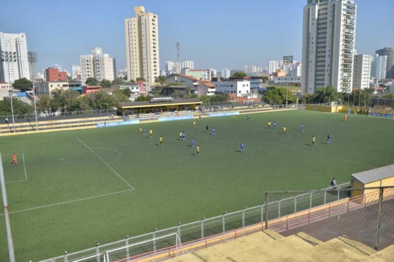 Em ação solidária, grandes nomes do futebol disputam partida em S.Bernardo