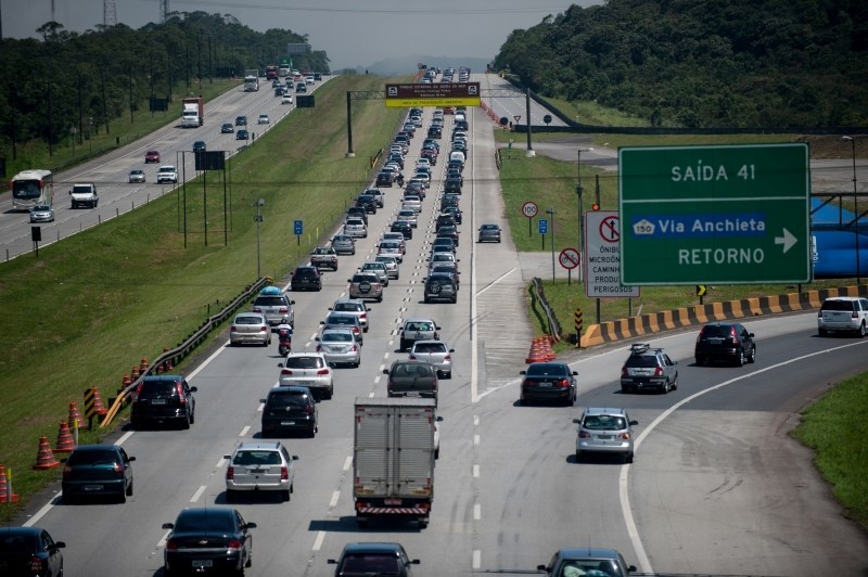 Imigrantes e Anchieta devem receber 320 mil veículos neste feriado