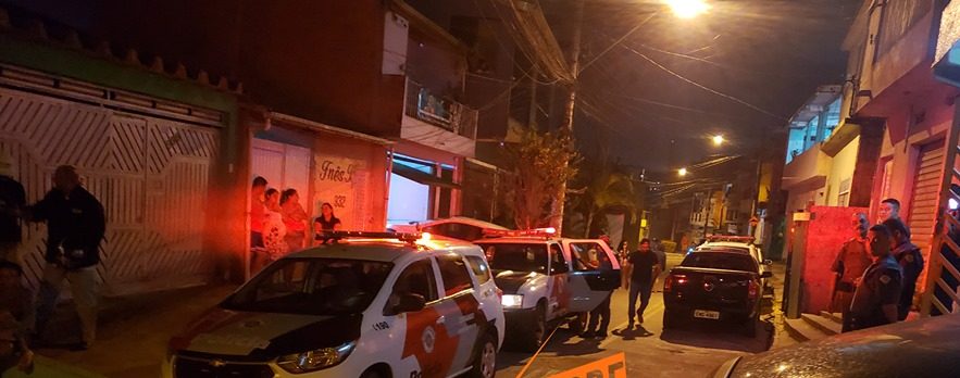 Homem se mata depois de atirar na filha e na mulher em Mauá