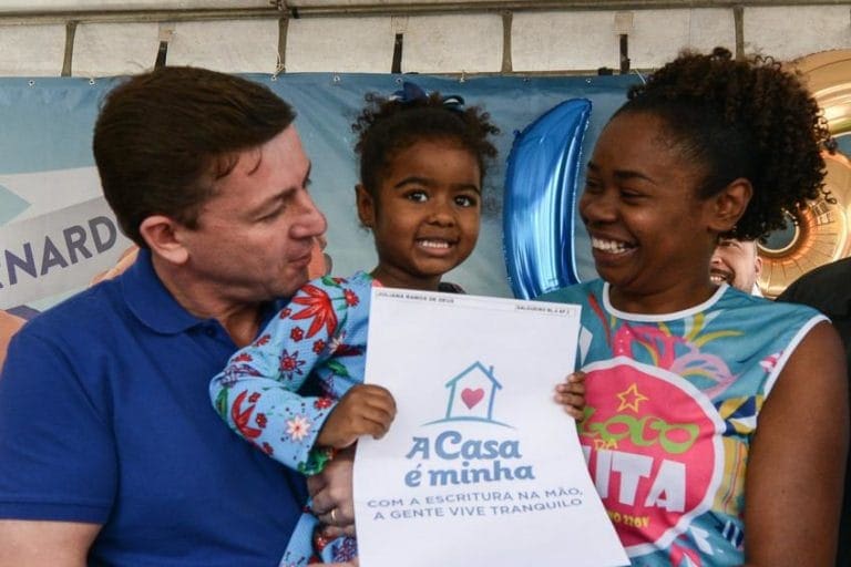 São Bernardo entrega 772 escrituras no Conjunto Silvina Oleoduto