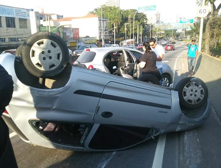 Em Santo André, capotamento em viaduto Adib Chammas deixa uma vítima