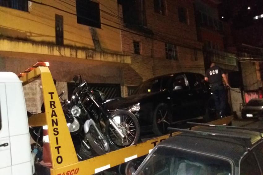 GCM de Mauá acaba com dois pancadões e apreende 13 carros e motos