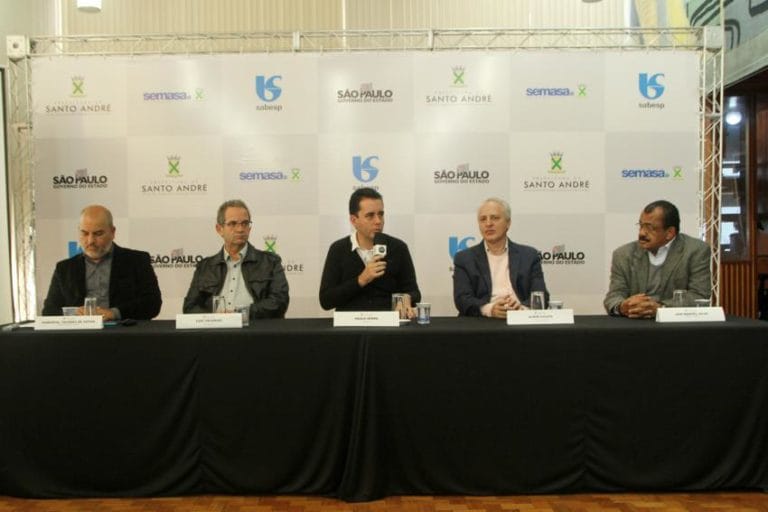 Sabesp inicia obras em Sto.André e promete acabar com falta de água até o Natal