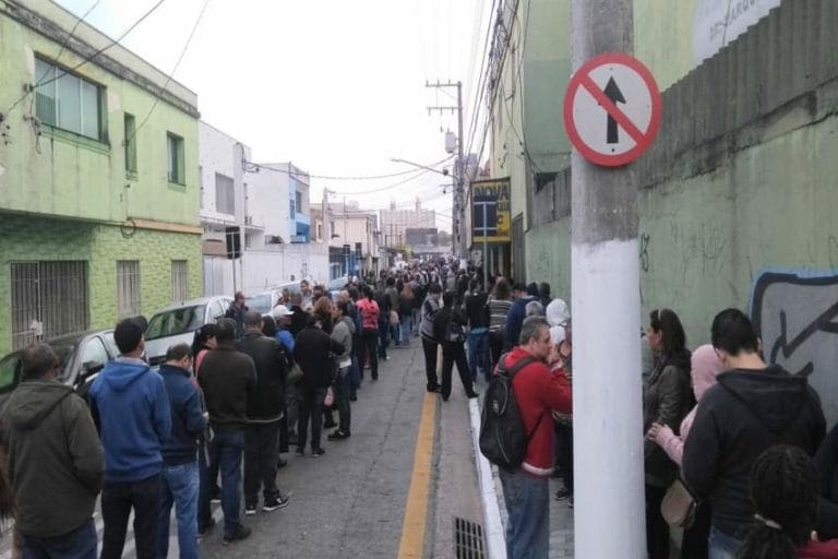 Quatro mil pessoas com mais de 40 anos disputam 300 vagas de emprego em S.Bernardo
