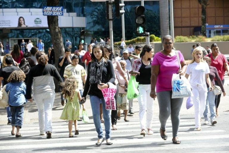 Estimativa da população do Brasil passa de 210 milhões, diz IBGE