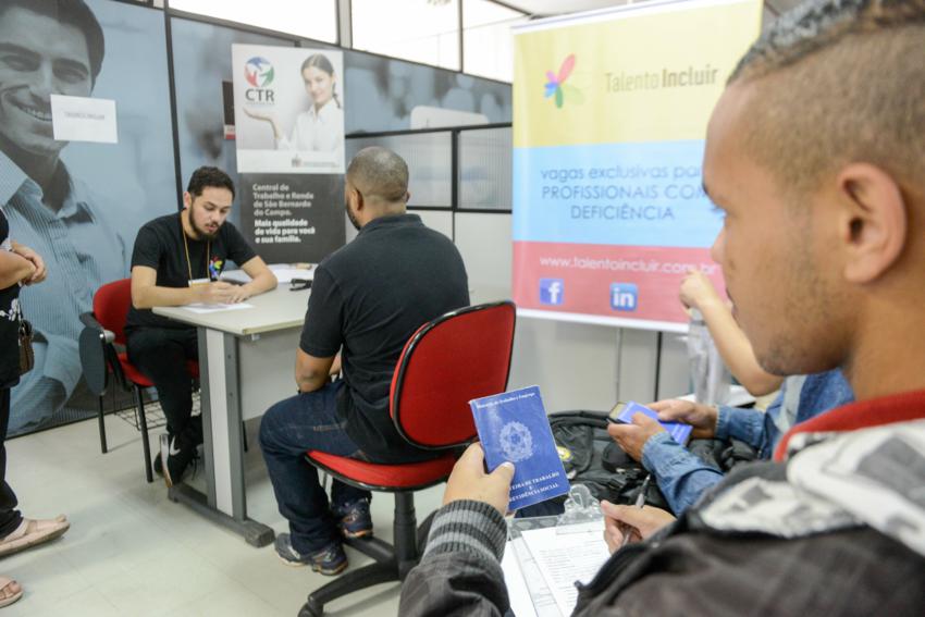 Central de Trabalho e Renda de S.Bernardo emprega 9 pessoas por dia