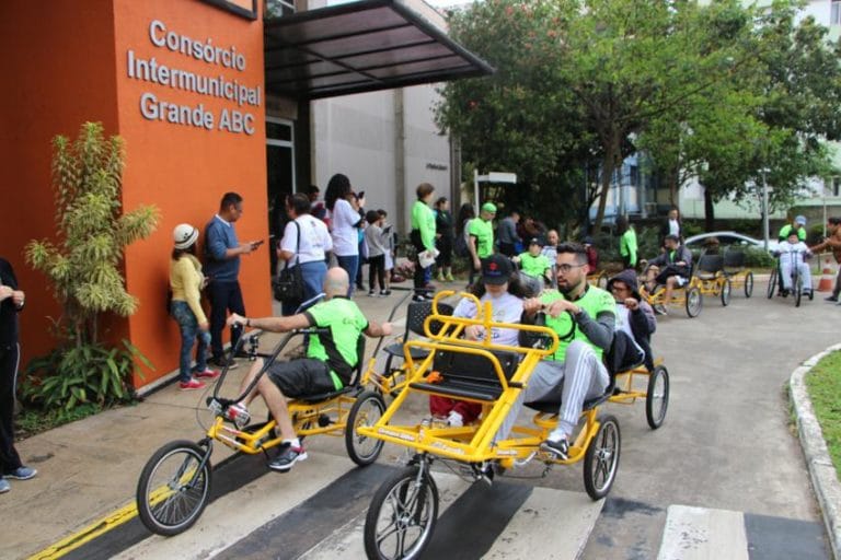 Passeio ciclístico inclusivo faz a alegria de pessoas com deficiência do ABCD