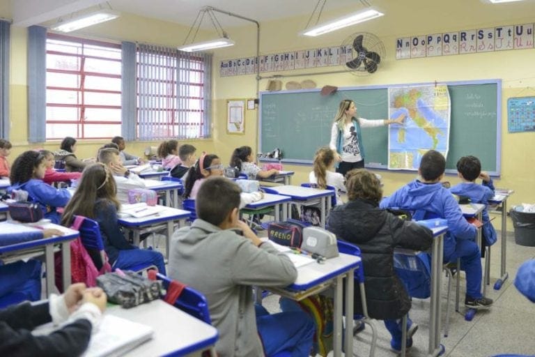 Doria adia retomada de aulas presenciais para 7 de outubro
