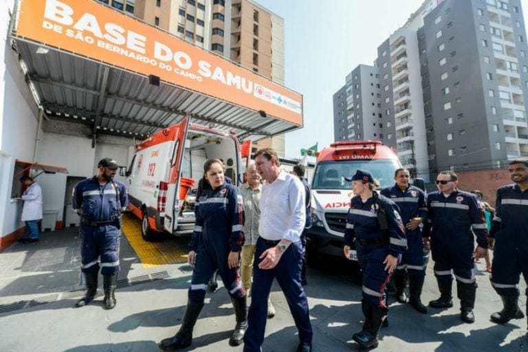 São Bernardo entrega duas ambulâncias para o Samu
