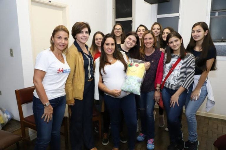 Gestantes recebem enxovais em São Caetano