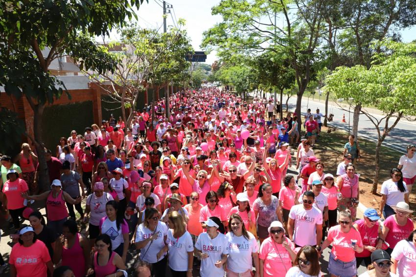 Caminhada Outubro Rosa atrai mais de 600 pessoas em São Caetano