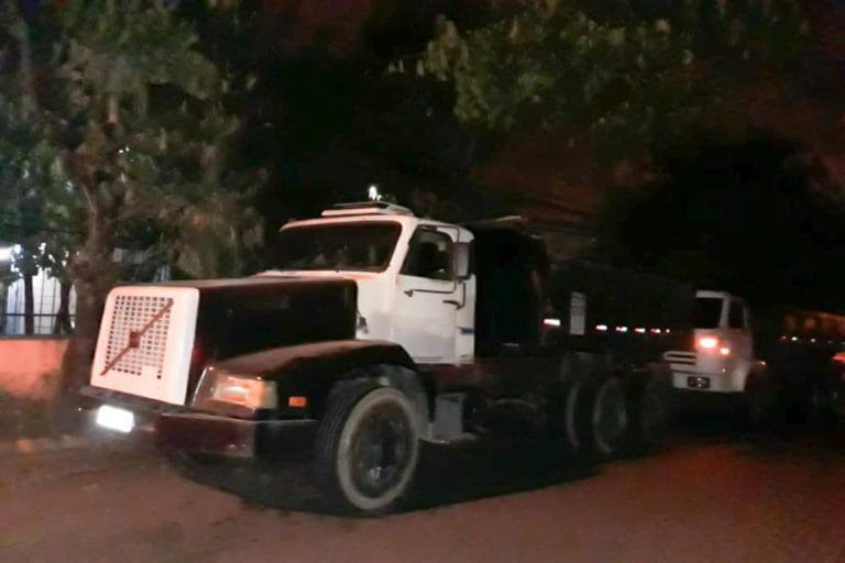 GCM de Diadema apreende dois caminhões com entulho