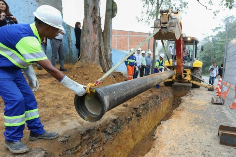 Em Sto.André, Sabesp inicia obra em região abastecida com caminhão-pipa