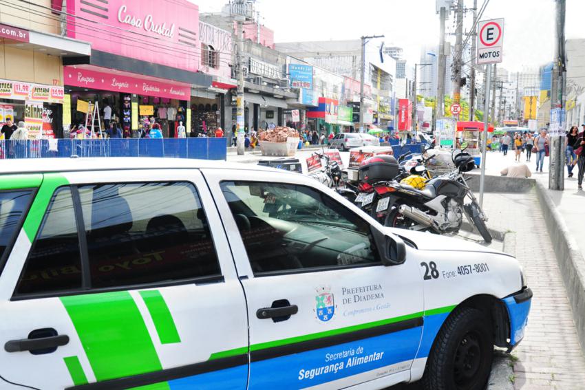 Diadema combate venda ilegal por ambulantes e fez 50 apreensões